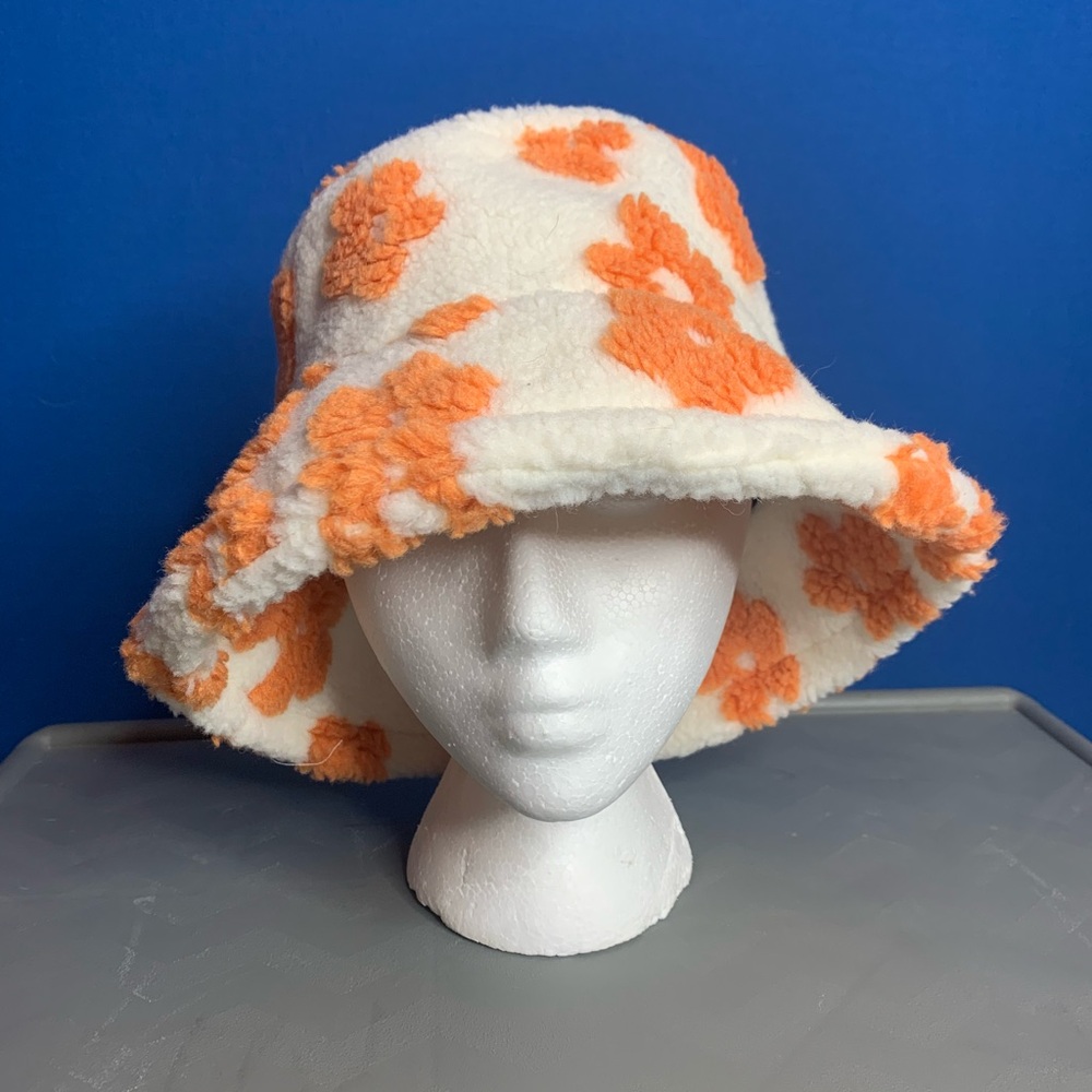 NWOT BP Fuzzy floral bucket hat